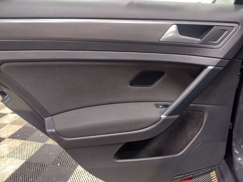 Used 2019 Volkswagen e-Golf SE w/ Driver Assistance Package image 34