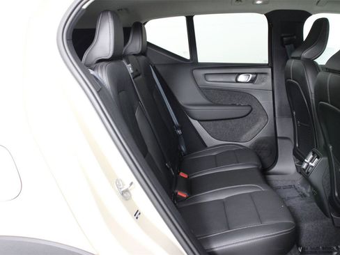 Used 2026 Volvo XC40 B5 Ultra w/ Climate Package image 30