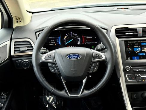 Used 2018 Ford Fusion SE w/ Equipment Group 602A FWD image 25