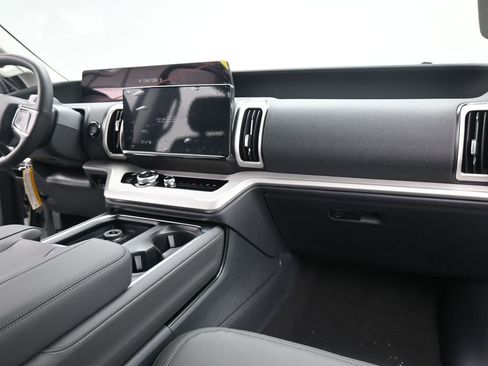 New 2026 Ford Expedition Active image 6