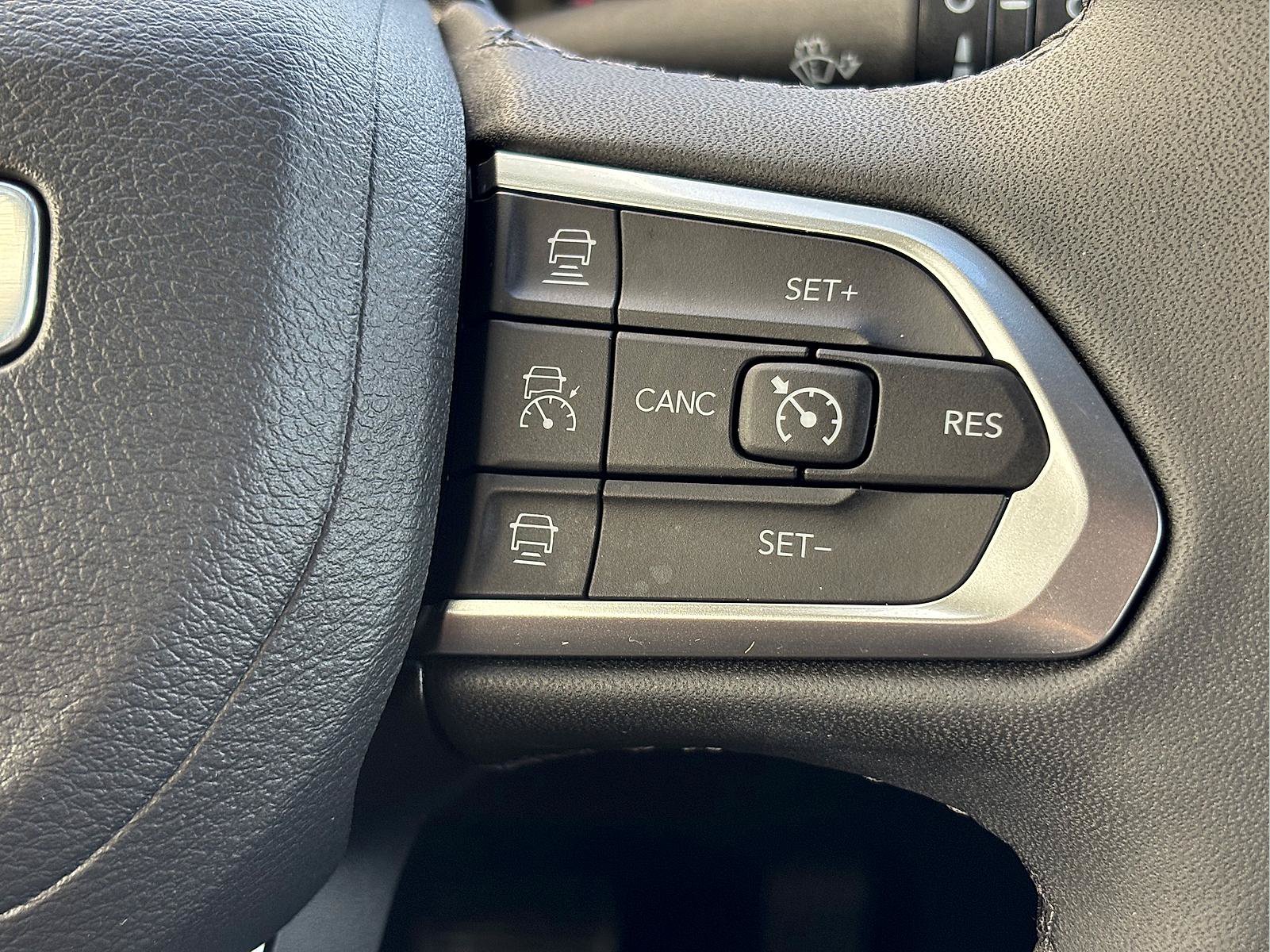 Used 2025 Jeep Compass Limited AWD/4WD image 31