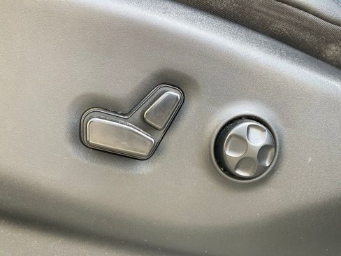 Used 2024 Chrysler Pacifica Touring-L image 12