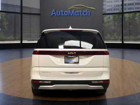 Used 2024 Kia Carnival EX FWD image 10