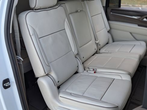 Used 2023 GMC Yukon XL Denali image 22