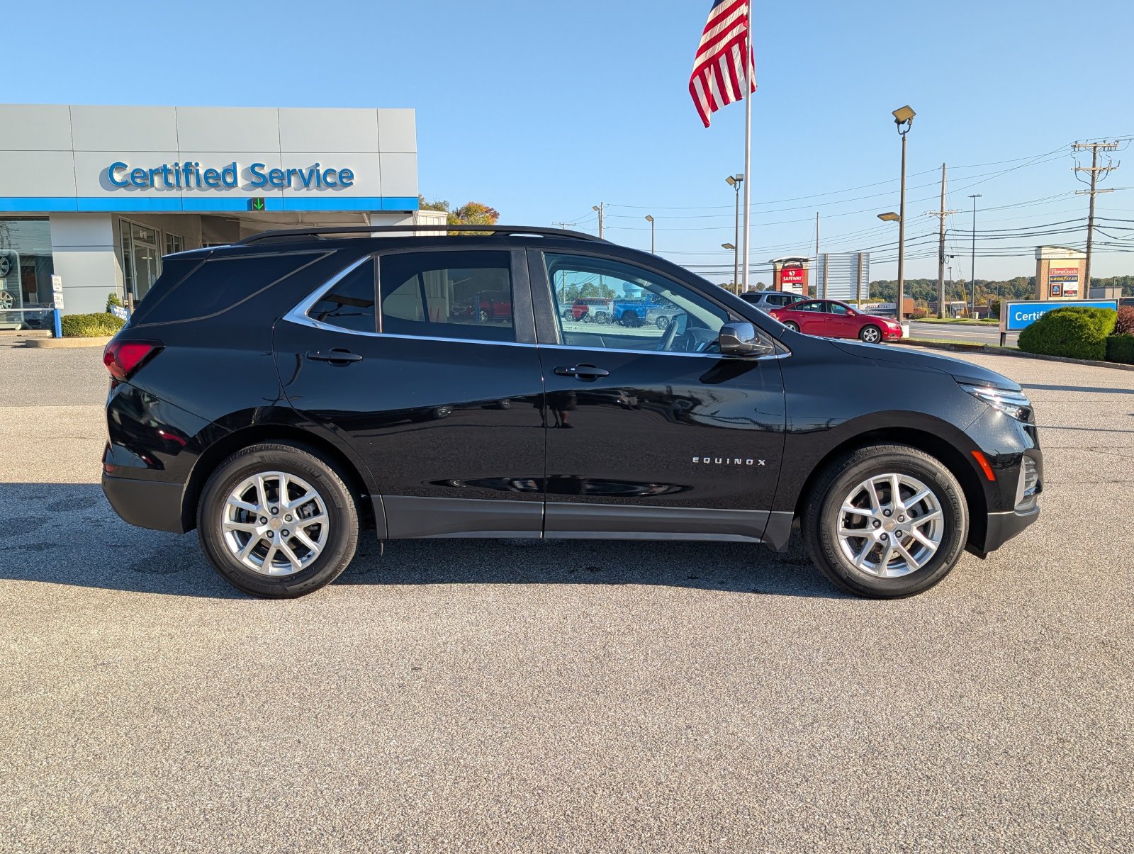 Used 2023 Chevrolet Equinox LT FWD image 2