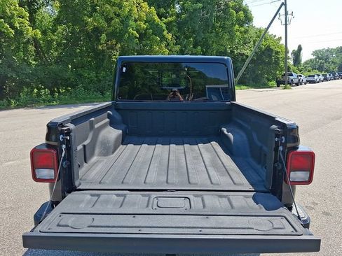 Used 2024 Jeep Gladiator Sport AWD/4WD image 33