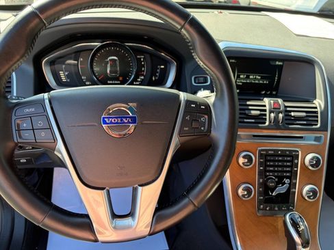 Used 2017 Volvo XC60 T6 Inscription w/ Climate Package AWD/4WD image 17