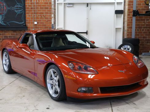 Used 2005 Chevrolet Corvette Coupe w/ Performance Handling Package image 3