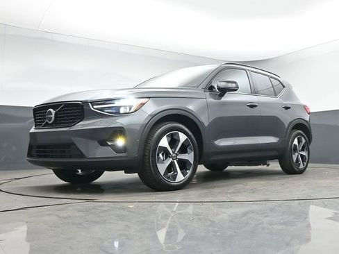 New 2026 Volvo XC40 B5 Plus w/ Protection Package Premier image 39