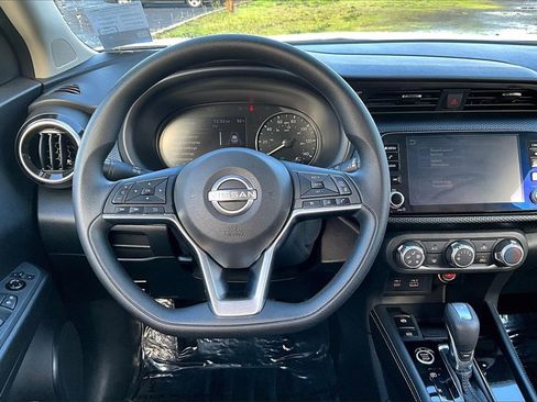 Used 2024 Nissan Kicks SV image 7