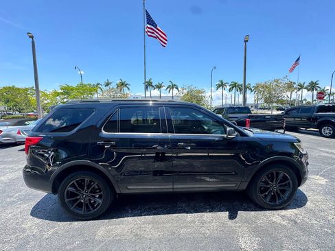 Used 2017 Ford Explorer XLT w/ Equipment Group 202A FWD image 8