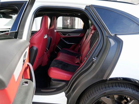 Used 2022 Jaguar F-PACE SVR image 29