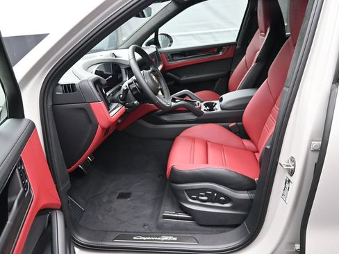 New 2026 Porsche Cayenne GTS AWD/4WD image 9