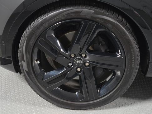 Used 2025 Land Rover Discovery Dynamic SE AWD/4WD image 9