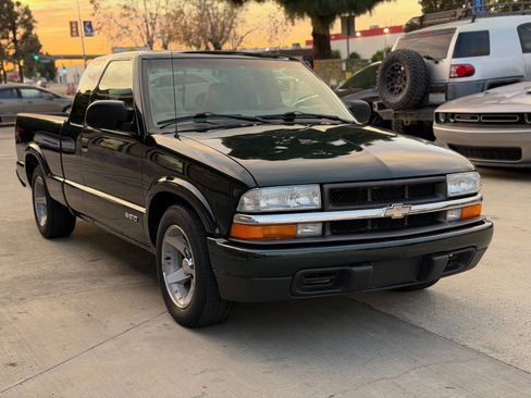 Used 2003 Chevrolet S10 Pickup LS w/ Convenience Package image 4