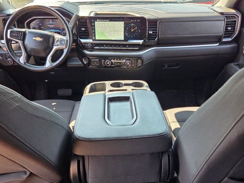 Used 2025 Chevrolet Silverado 2500 LT w/ Convenience Package AWD/4WD image 8