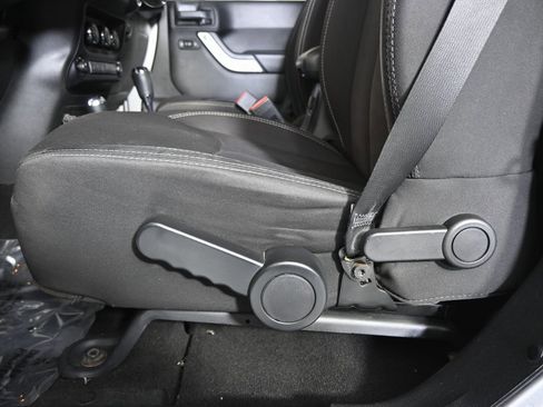 Used 2014 Jeep Wrangler Unlimited Sahara w/ Connectivity Group image 20