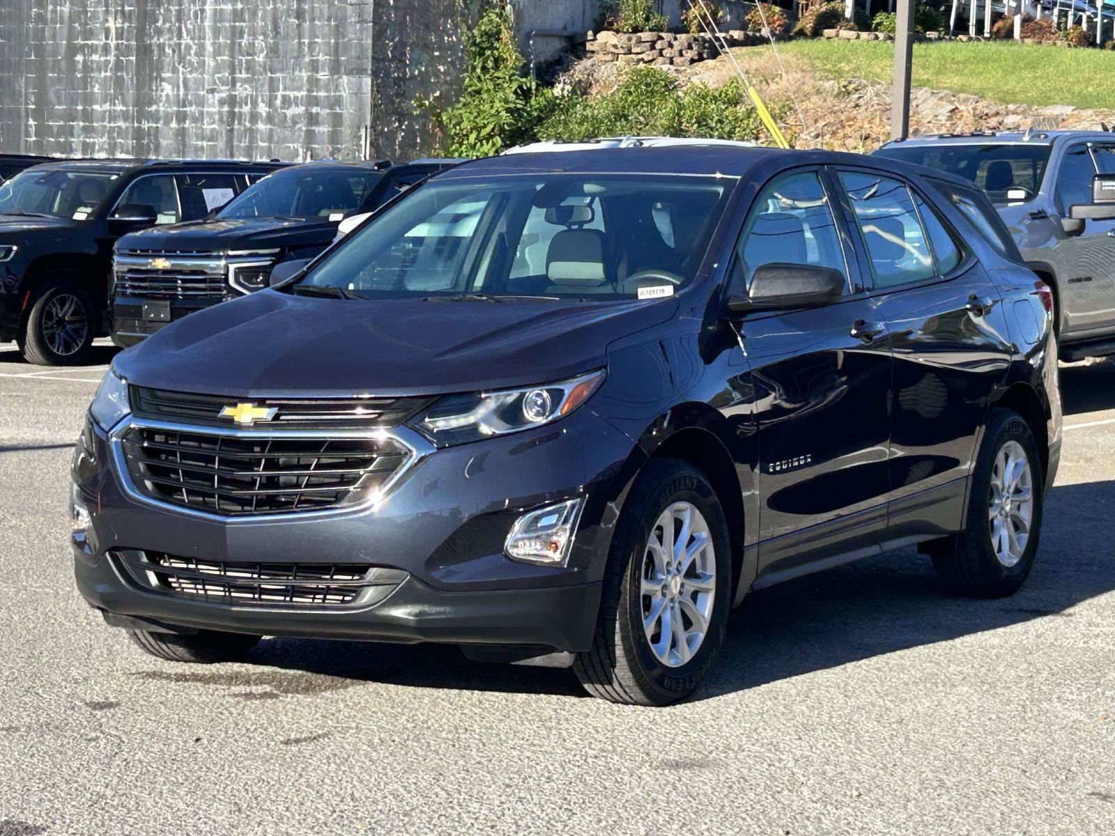 Used 2018 Chevrolet Equinox LS FWD image 3