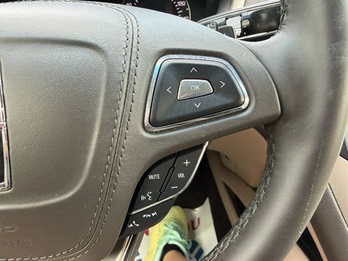 Used 2020 Lincoln MKZ FWD image 35