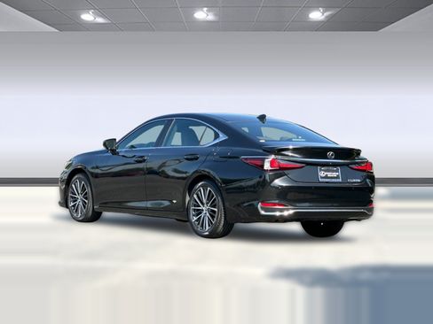 Used 2025 Lexus ES 300h w/ Premium Package FWD image 3
