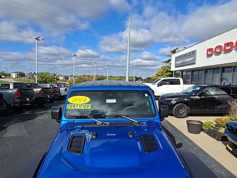 Certified 2024 Jeep Wrangler Unlimited Rubicon w/ Technology Group image 4