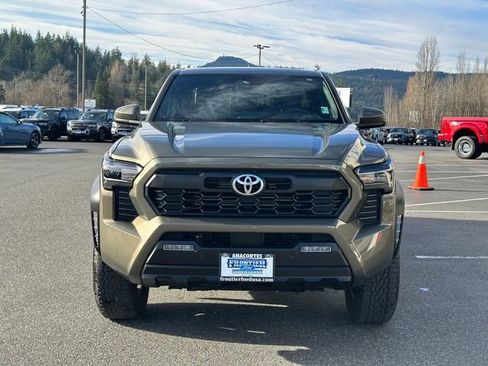 Used 2024 Toyota Tacoma TRD Off-Road image 7