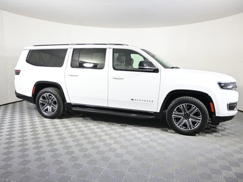 Used 2023 Jeep Wagoneer L Series II image 8