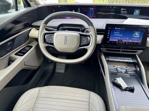 Certified 2024 Lincoln Nautilus Reserve image 27