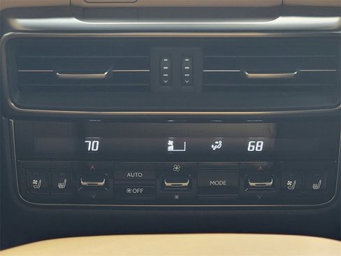 New 2025 Lexus LX 600 4WD w/ Luxury Package image 23