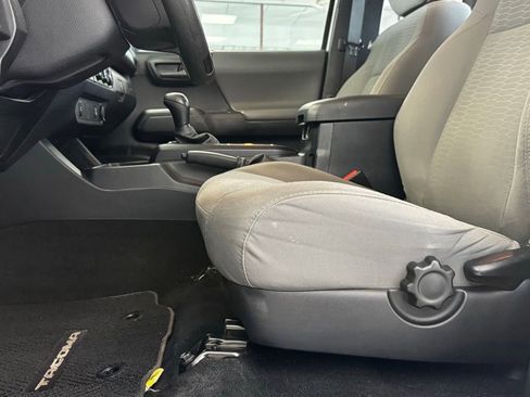 Used 2017 Toyota Tacoma SR RWD image 10