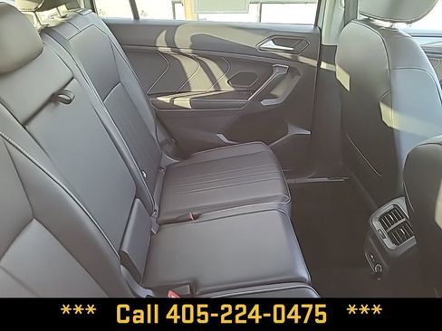 Used 2024 Volkswagen Tiguan SE FWD image 17