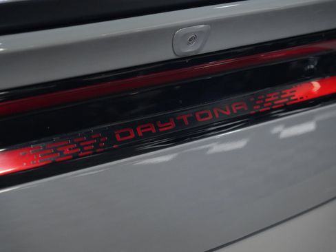 Used 2017 Dodge Charger R/T RWD image 20