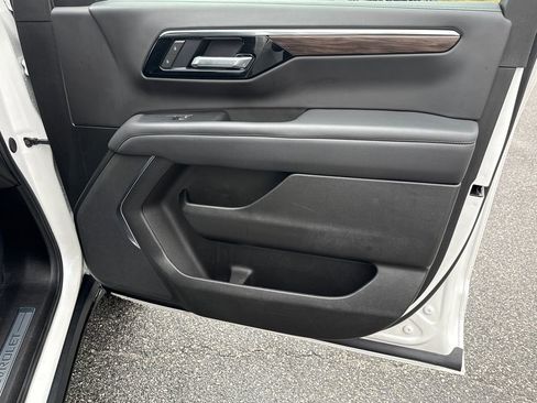 Certified 2025 Chevrolet Suburban Z71 image 14