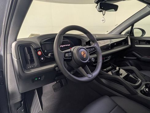 New 2026 Porsche Cayenne E-Hybrid AWD/4WD image 4