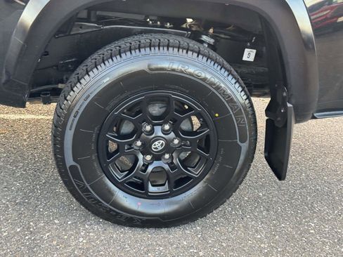 Certified 2022 Toyota Tacoma SR5 image 9