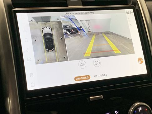 New 2025 Land Rover Discovery S image 20