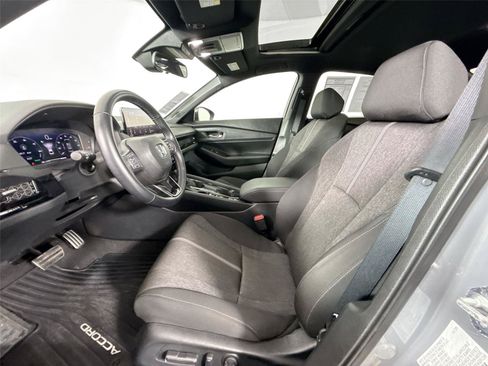 Used 2025 Honda Accord Sport image 3