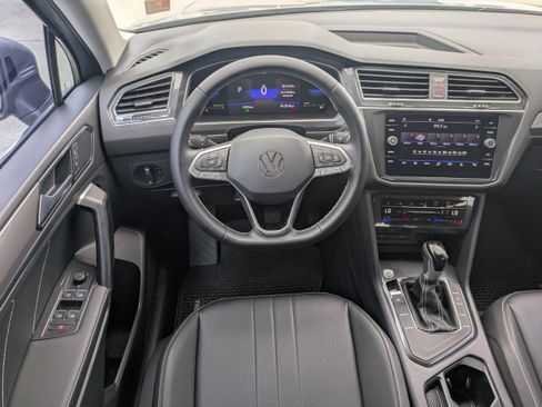 Certified 2023 Volkswagen Tiguan SE FWD image 16