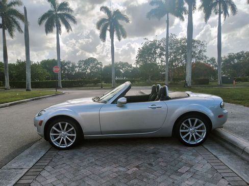 Used 2006 MAZDA MX-5 Miata Grand Touring RWD image 13