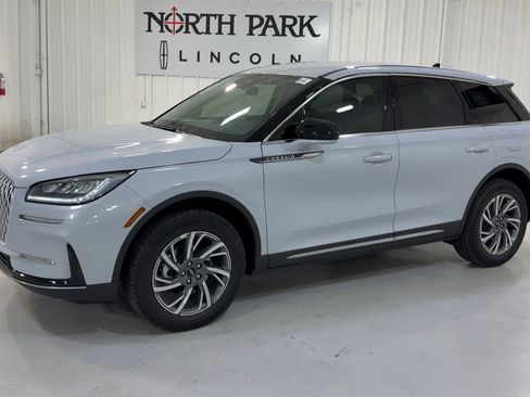 New 2026 Lincoln Corsair Premiere image 6