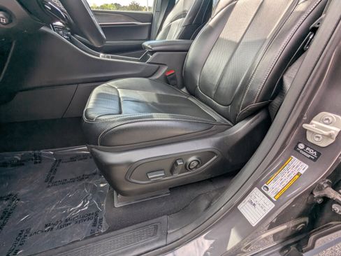 Used 2024 Jeep Grand Cherokee L Limited w/ Luxury Tech Group II image 20