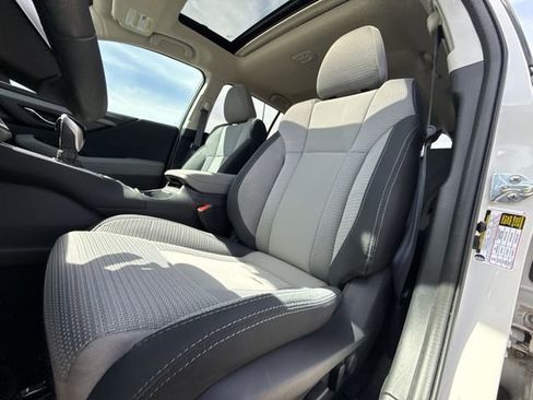 Used 2025 Subaru Outback Premium AWD/4WD image 11