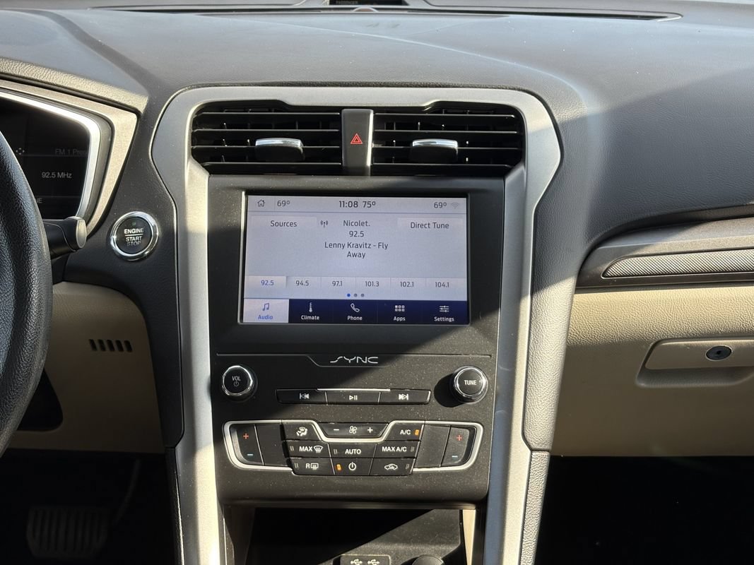Used 2020 Ford Fusion SE FWD image 14