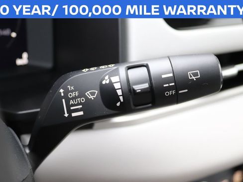 Used 2025 Mitsubishi Outlander AWD image 46