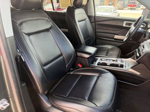 Used 2023 Ford Explorer XLT w/ Equipment Group 202A AWD/4WD image 37