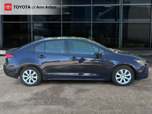 Used 2024 Toyota Corolla LE FWD image 4