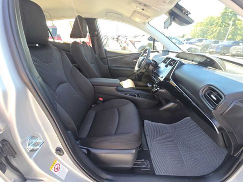 Certified 2021 Toyota Prius LE FWD image 11