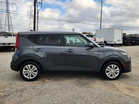 Used 2021 Kia Soul LX image 4