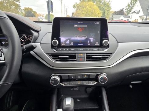 Used 2024 Nissan Altima 2.5 SR image 18