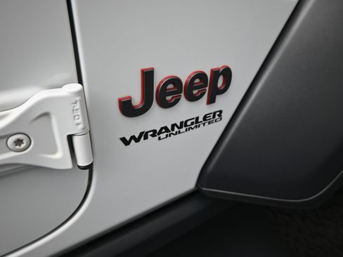 Used 2021 Jeep Wrangler Unlimited Rubicon w/ Xtreme Recon 35" Tire Package image 20